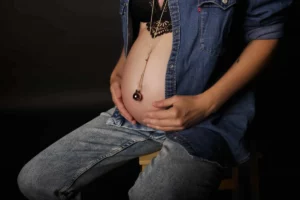 Shooting grossesse et naissance, les infos essentielles sur les 2 shooting de notre collection maternité - séance photo en studio