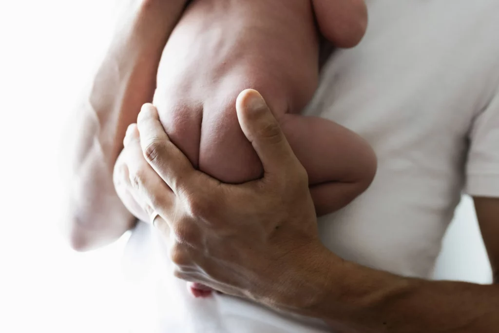 Le shooting bébé à la naissance - shooting grossesse et naissance