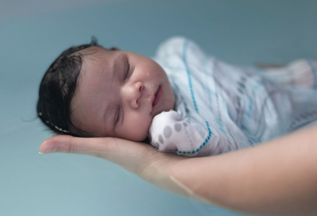 Le shooting bébé à la naissance - shooting grossesse et naissance