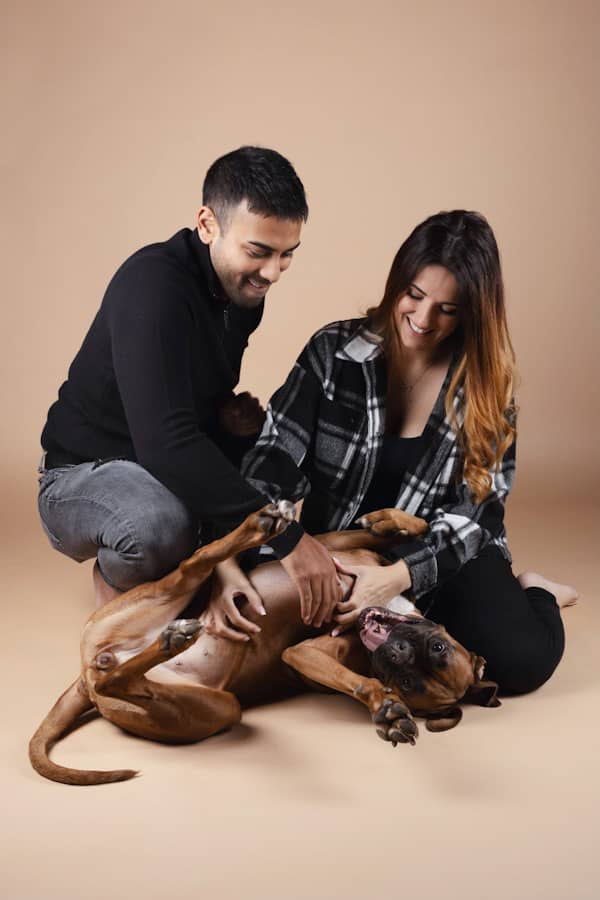 couple séance photo avec son chien