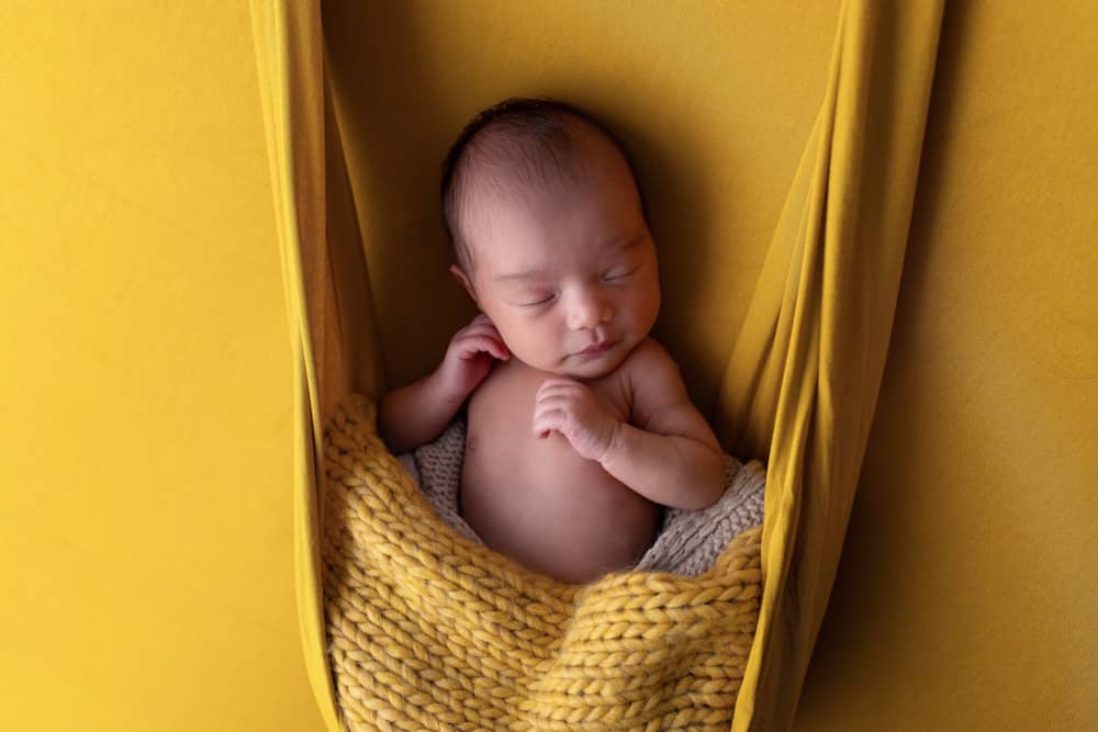 Le shooting bébé à la naissance - shooting grossesse et naissance