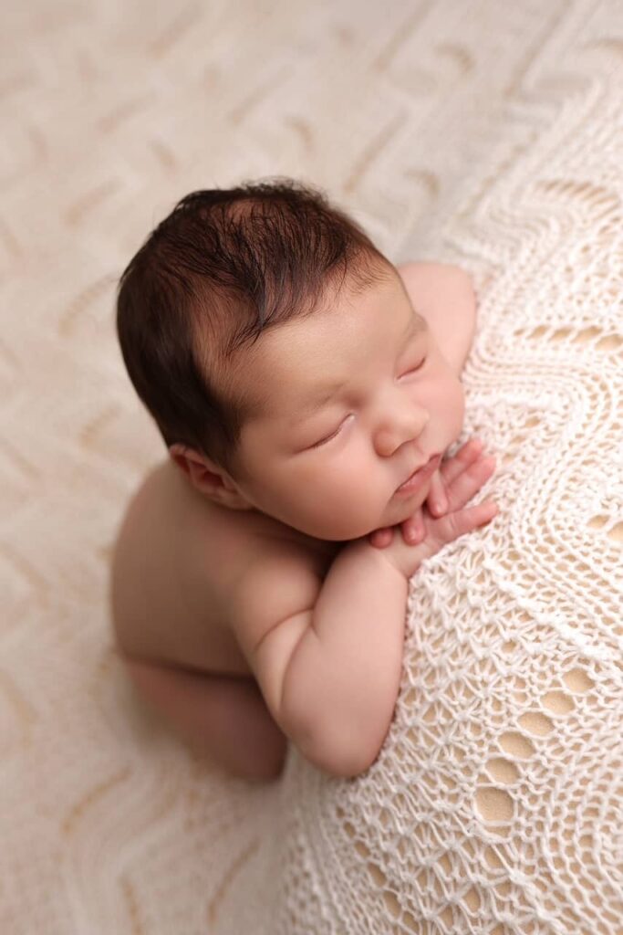 Le shooting bébé à la naissance - shooting grossesse et naissance